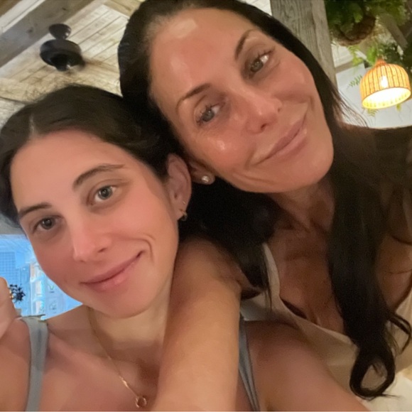 SURPRISE 🥰 I’m BACK 👜👛🎒 Just In Vintage Lux Bags Wallets Belts Shoes SLGs! - Picture 15 of 16